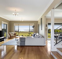 LUXURY WATERFRONT FAMILY HOME-TASMANIA I-L'Abode - C Tourism