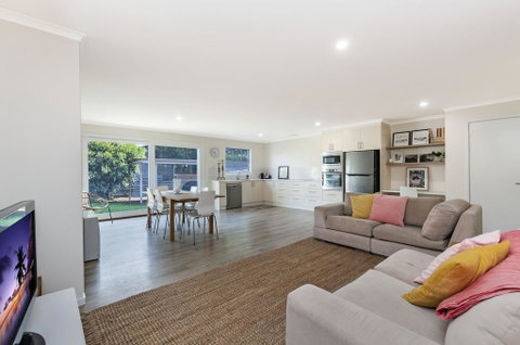 Lyons Cottage - A Quaint Whalers Cottage In Heart Of Port Fairy - C Tourism 1