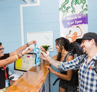 Mad Monkey Backpackers Waterfront - C Tourism