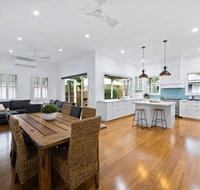 Magnolia on Mary - C Tourism