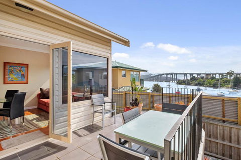 Manfield City Waterfront View Cottage - C Tourism 1
