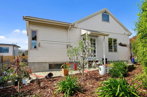 Manfield City Waterfront View Cottage - C Tourism 2