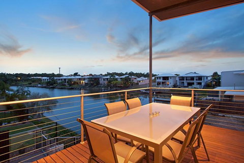 Marina Views Townhouse - C Tourism 1