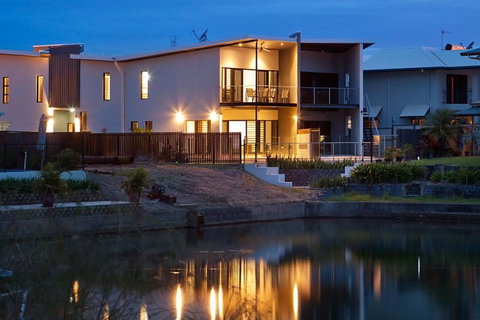 Marina Views Townhouse - C Tourism 2