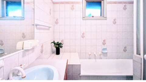 Melbourne Short Stay - The Glen Station - C Tourism 0