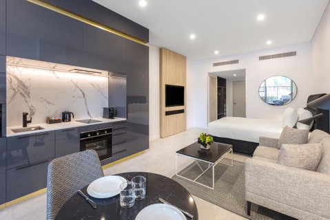 Meriton Suites Broadbeach - C Tourism 2