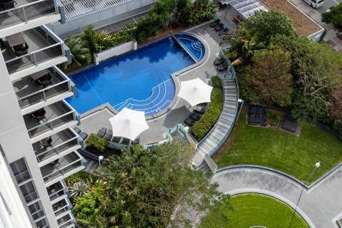 Meriton Suites Broadbeach - C Tourism 0