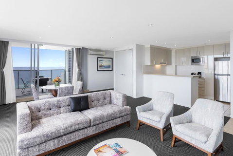 Meriton Suites Broadbeach - C Tourism 3