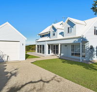 Middle Rock Beach House - Beach Front Lake Cathie - C Tourism