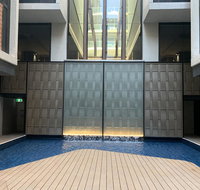 MidnightBraddon Modern Executive Apt Pool Sauna Secure Parking Wine - C Tourism