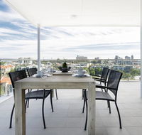 Minimalist Penthouse Condo with Skyline Vistas - C Tourism