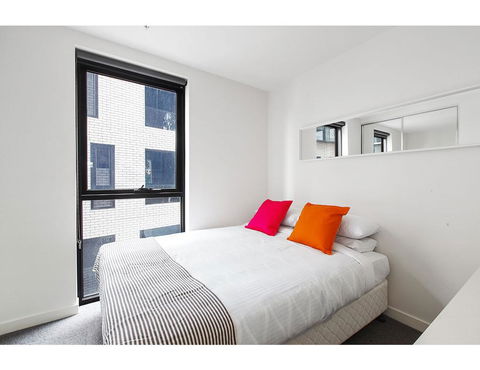 Modern 2 Bed Apartment In Trendy Collingwood - C Tourism 2