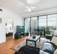 Modern 2 Bedroom River View Apartment in Docklands - C Tourism