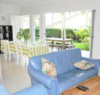 MODERN 3 BEDROOM APARTMENT IN TRADITIONAL QUEENSLANDER  PATIO LEAFY YARD POOL - C Tourism