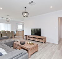 Modern and Spacious home near Curtin University - C Tourism
