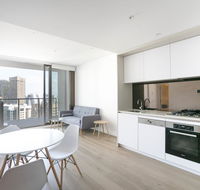 Modern Apartment in Darling Harbour - C Tourism