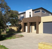 Modern Beachside 5 Bedrooms - C Tourism