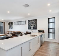 Modern Luxury at Christies Beach - C Tourism