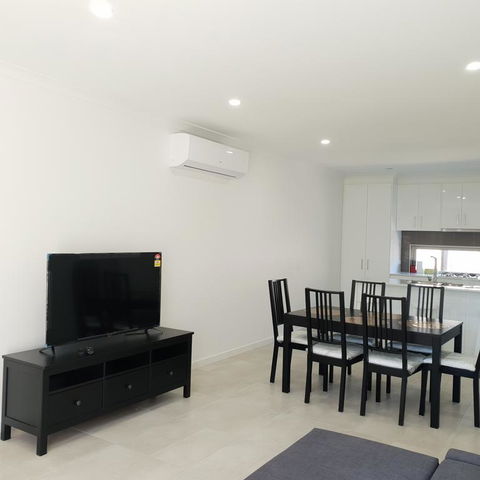 Modern Style Central Location Golden House - C Tourism 2