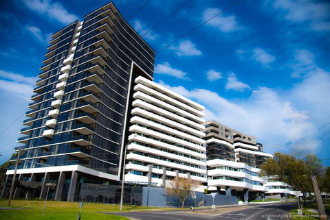 Modern, Clean, Luxury At The Right Price..... - C Tourism 0