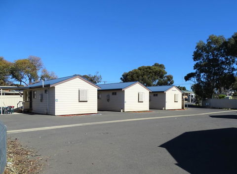 Moonta Bay Cabins - C Tourism 0