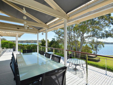 Morisset Bay Waterfront Views Lake House Looking Over Trinity Marina - C Tourism 0