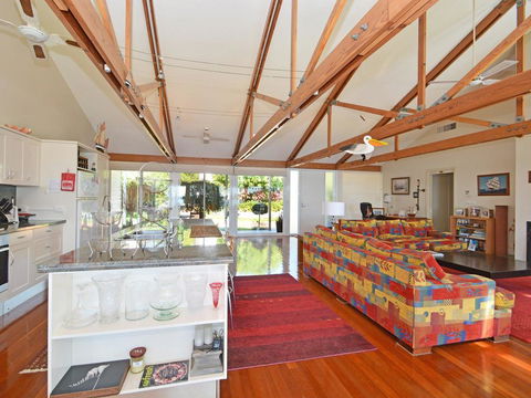 Morisset Bay Waterfront Views Lake House Looking Over Trinity Marina - C Tourism 2
