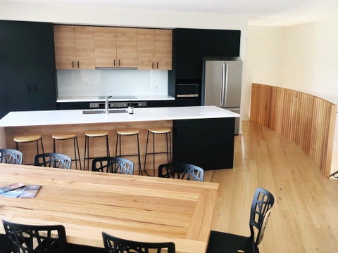 Mountain Mist Retreat - 6 Bedrooms - C Tourism 0