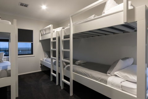 Mountain Mist Retreat - 6 Bedrooms - C Tourism 1