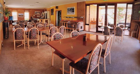 Mud Hut Motel - C Tourism 3