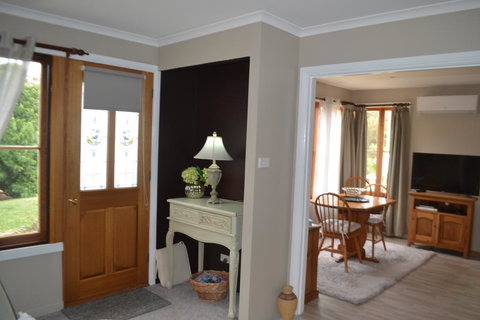 Mulberry Cottage Unique B&B Accommodation - C Tourism 2