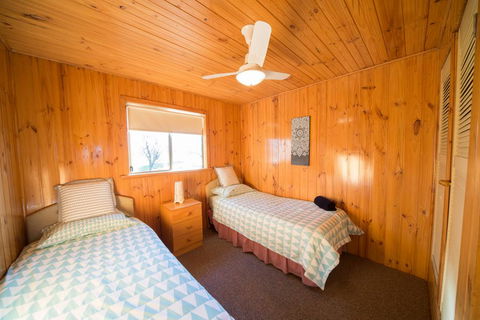 Mundic Waterfront Cottages - C Tourism 3