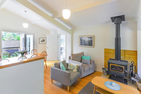 NATURE LOVERS DREAM // FIREPLACE //ACCESS TO HIKES - C Tourism 1