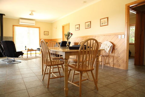 Riverside Retreat Chalets, Walpole - C Tourism 10