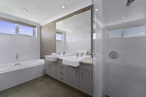 Luxury Suite Bunbury - C Tourism 11