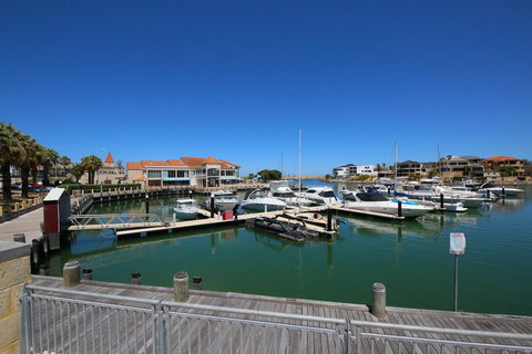 Studio Style Mindarie Marina - C Tourism 10