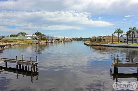 Waterside Canal Dreams - C Tourism 2
