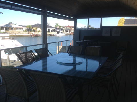 Waterside Canal Dreams - C Tourism 34