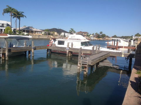 Waterside Canal Dreams - C Tourism 37