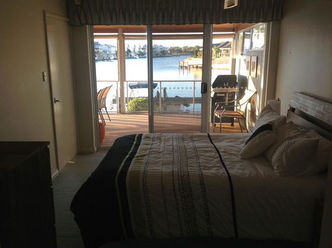 Waterside Canal Dreams - C Tourism 17
