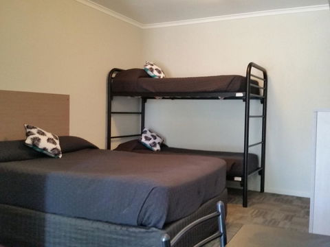 Mandurah Foreshore Motel - C Tourism 11