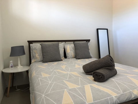 Gerring Court With Free 1 Car Bay Parking - C Tourism 5