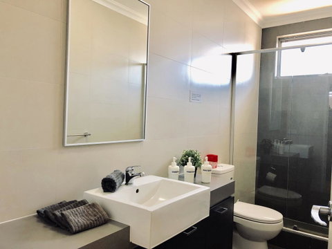 Gerring Court With Free 1 Car Bay Parking - C Tourism 6