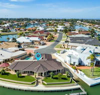 LA ANCHOR ON THE CANALS MANDURAH - C Tourism