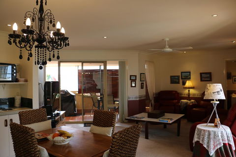 Crossland House - C Tourism 18