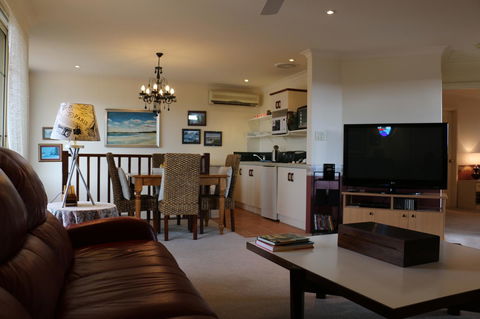 Crossland House - C Tourism 14