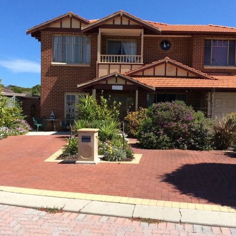 Crossland House - C Tourism 10