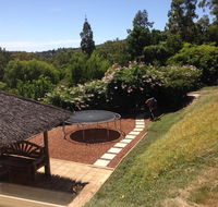 Bright  Beautiful Home On The Hills - C Tourism
