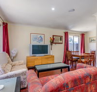 Brilliant neat convenient family-friendly house - C Tourism