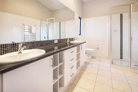 12/26 Yallingup Beach Road - C Tourism 10